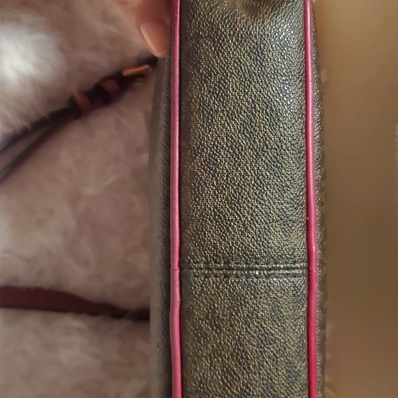 Like new! Michael Kors crossbody purse - Picture 4 of 6